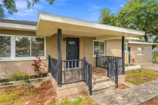 10719 Cherokee Dr, Saint Petersburg, FL 33708 - Photo 5