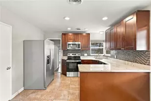 10719 Cherokee Dr, Saint Petersburg, FL 33708 - Photo 17