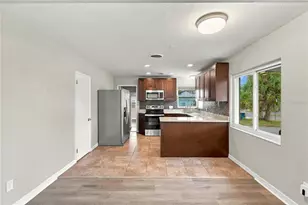 10719 Cherokee Dr, Saint Petersburg, FL 33708 - Photo 15