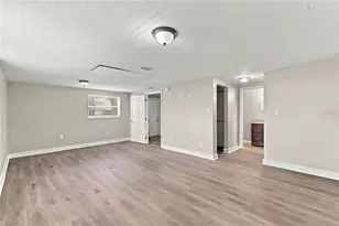 10719 Cherokee Dr, Saint Petersburg, FL 33708 - Photo 23