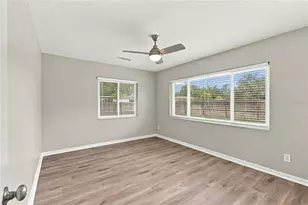 10719 Cherokee Dr, Saint Petersburg, FL 33708 - Photo 31
