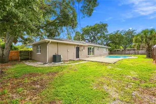 10719 Cherokee Dr, Saint Petersburg, FL 33708 - Photo 39