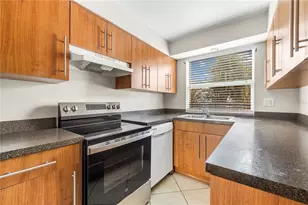 7609 La Mesita Ct, Tampa, FL 33615 - Photo 13