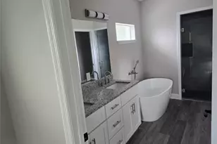 704 E Orchid Ave, Tampa, FL 33612 - Photo 9