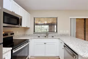 5128 Springwood Dr, Tampa, FL 33624 - Photo 5