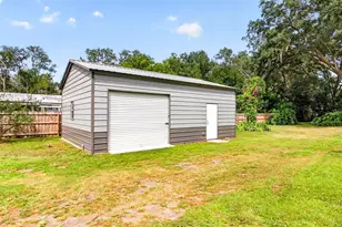 39607 Louise Dr, Zephyrhills, FL 33540 - Photo 51