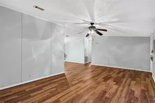 7305 Timber Crest Ln, Zephyrhills, FL 33540 - Photo 9