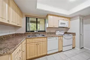 4520 Southampton Ct, Tampa, FL 33618 - Photo 7