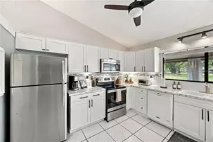 4008 Shoreside Cir, Tampa, FL 33624 - Photo 5