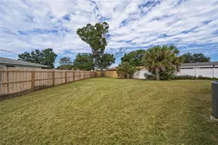 5915 35th Ave N, Saint Petersburg, FL 33710 - Photo 5