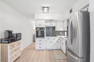 2461 Rhodesian Dr, Clearwater, FL 33763 - Photo 9