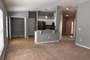 7834 Carriage Pointe Dr, Gibsonton, FL 33534 - Photo 9