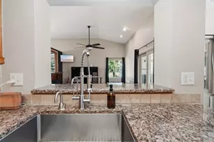 2715 Mock Orange Ct, Valrico, FL 33594 - Photo 19