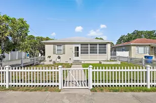 918 27th St N, Saint Petersburg, FL 33713 - Photo 1
