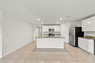 7980 Broad Pointe Dr, Zephyrhills, FL 33540 - Photo 9