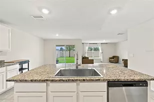 7980 Broad Pointe Dr, Zephyrhills, FL 33540 - Photo 5