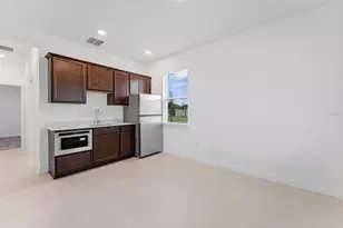 37231 Clinch Cir, Zephyrhills, FL 33540 - Photo 11