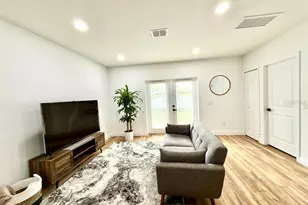 8110 N Greenwood Ave, Tampa, FL 33604 - Photo 5