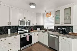 6339 S Lansdale Cir, Tampa, FL 33616 - Photo 9