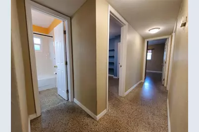10931 N Edison Avenue, Tampa, FL 33612 - Photo 11