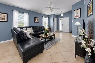 7746 Carriage Pointe Dr, Gibsonton, FL 33534 - Photo 5