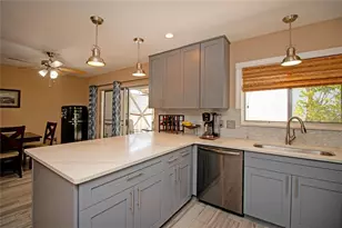 1640 Cape Hope Ave NE, Saint Petersburg, FL 33702 - Photo 7