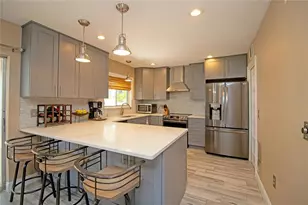 1640 Cape Hope Ave NE, Saint Petersburg, FL 33702 - Photo 5