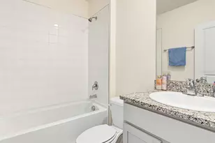 36013 Ellsworth Pl, Zephyrhills, FL 33541 - Photo 13