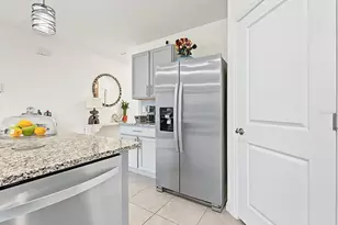 36013 Ellsworth Pl, Zephyrhills, FL 33541 - Photo 5