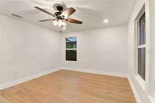 1110 12th St N, Saint Petersburg, FL 33705 - Photo 25