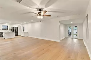 1110 12th St N, Saint Petersburg, FL 33705 - Photo 9