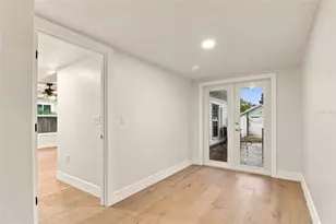 1110 12th St N, Saint Petersburg, FL 33705 - Photo 11