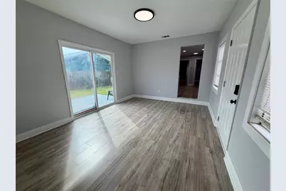 301 80th Avenue NE, Saint Petersburg, FL 33702 - Photo 13