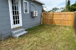 301 80th Ave NE, Saint Petersburg, FL 33702 - Photo 9