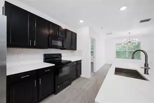 605 Blue Point Dr, Ruskin, FL 33570 - Photo 9