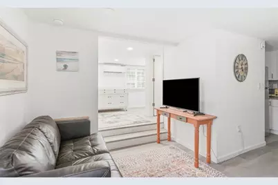3025 56th Street S #B, Saint Petersburg, FL 33707 - Photo 5