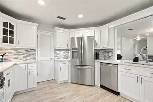 11975 7th St E, Treasure Island, FL 33706 - Photo 25
