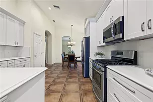 8417 Fenwick Ave, Tampa, FL 33647 - Photo 13