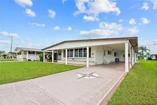 5244 Jo St, Zephyrhills, FL 33542 - Photo 3