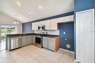 7332 Newhall Pass Ln, Wesley Chapel, FL 33545 - Photo 11