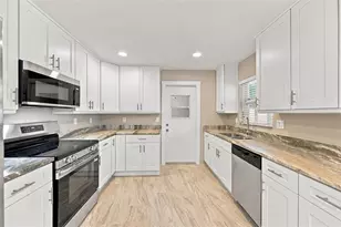 3205 Dunbar Dr, Sarasota, FL 34232 - Photo 13