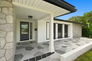 330 Patica Rd NE, Saint Petersburg, FL 33702 - Photo 5
