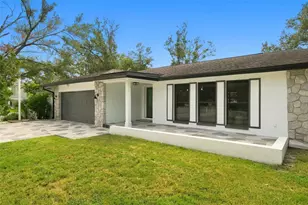 330 Patica Rd NE, Saint Petersburg, FL 33702 - Photo 5