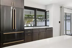 330 Patica Rd NE, Saint Petersburg, FL 33702 - Photo 9