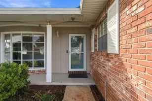 105 Ashbrook Dr, Brandon, FL 33511 - Photo 9