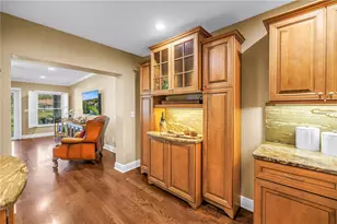 868 Glades Ct NE, Saint Petersburg, FL 33702 - Photo 7