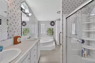 8425 Heather Dr, Zephyrhills, FL 33540 - Photo 23