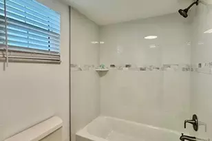 8801 Bay Pointe Dr, Tampa, FL 33615 - Photo 21