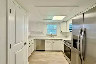 8801 Bay Pointe Dr, Tampa, FL 33615 - Photo 7