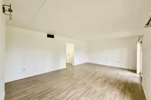 8801 Bay Pointe Dr, Tampa, FL 33615 - Photo 13